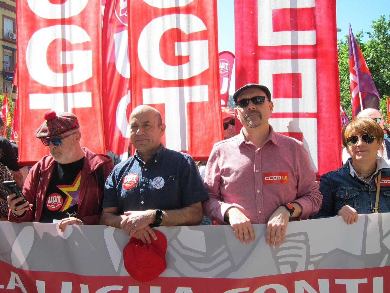 Daniel Alastuey (UGT) y Manuel Pina(CCOO)en la manifestación del 1 de mayo.