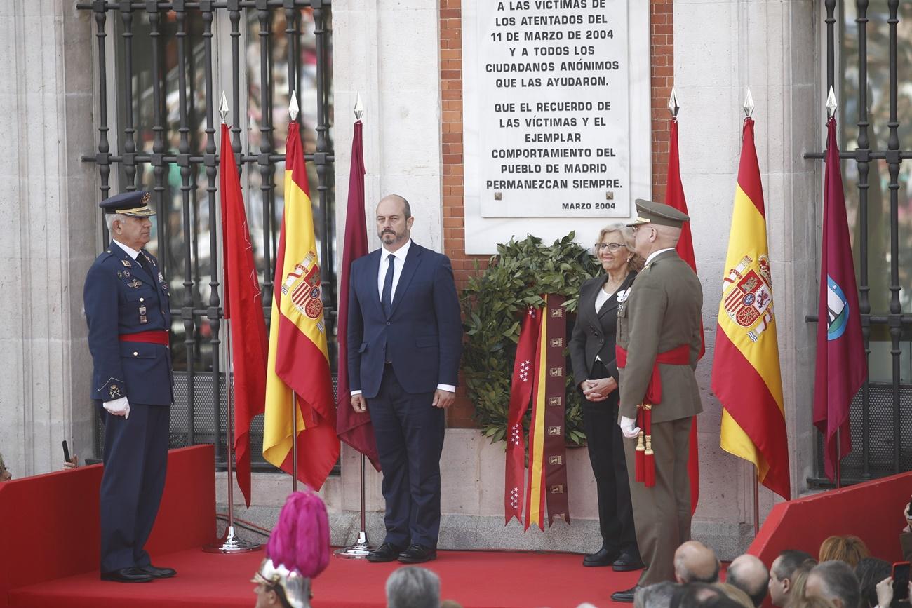 Pedro Rollán y Manuela Carmena en la celebración del Dos de Mayo.