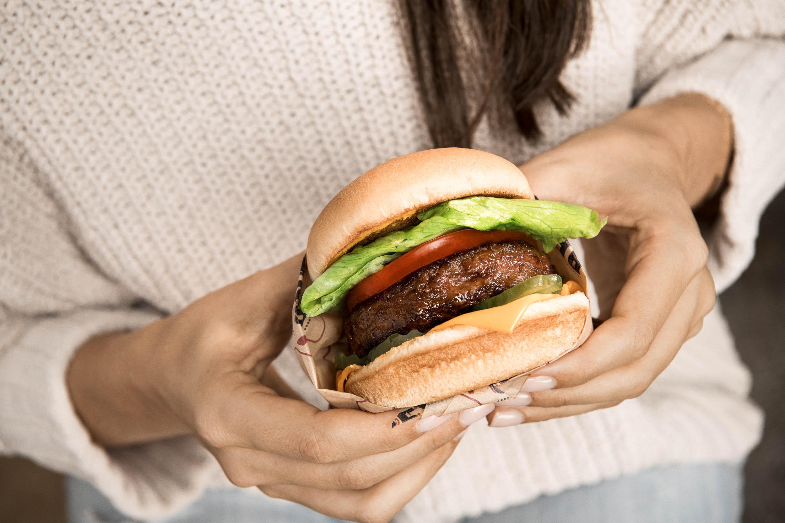 Hamburguesa elaborada con proteínas vegetales de Beyond Burger - Beyond Meat