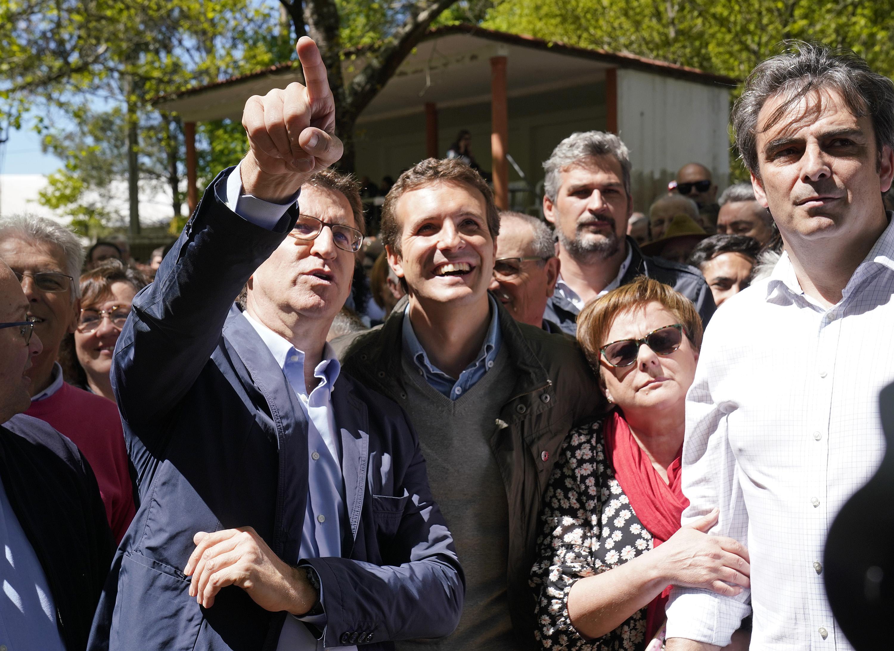 El presidente del Partido Popular Pablo Casado el presidente gallego Alberto Núñez Feijóo y Diego Calvo en la III Romería del PP provincial en O Pino (A Coruña)