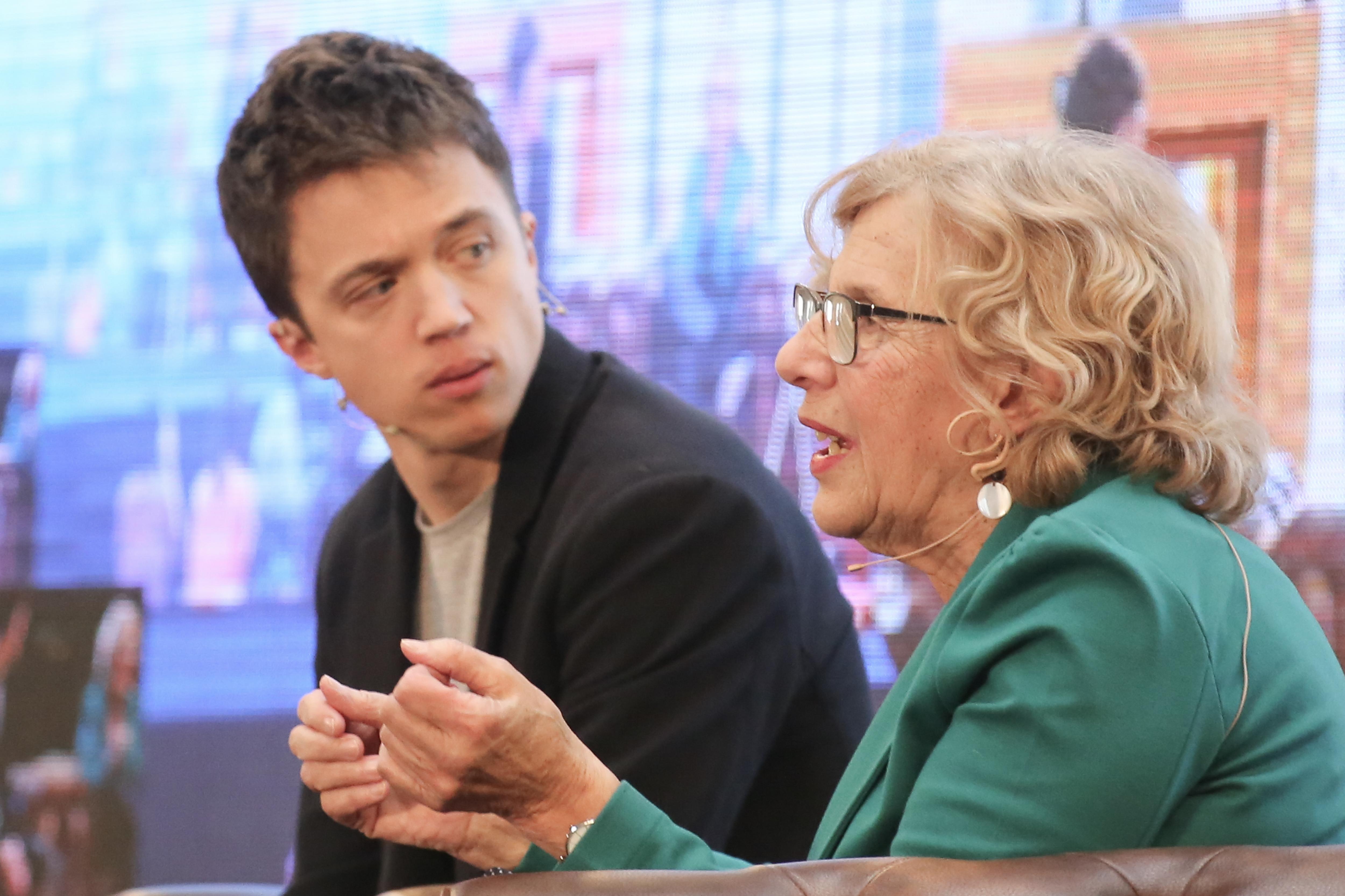 La alcaldesa de Madrid Manuela Carmena interviene junto al candidato a la presidencia de la Comunidad de Madrid por Más Madrid Iñigo Errejón en el acto de Más Madrid en La Nave de Villaverde (Madrid) 