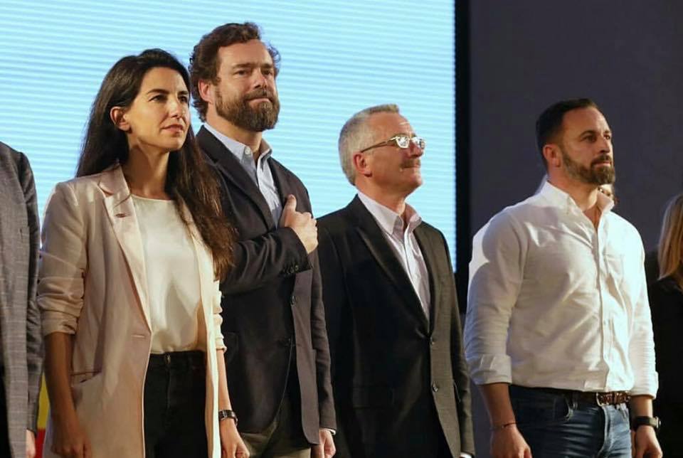 Santiago Abascal junto a otros integrantes de Vox (Fuente: Facebook VOX)