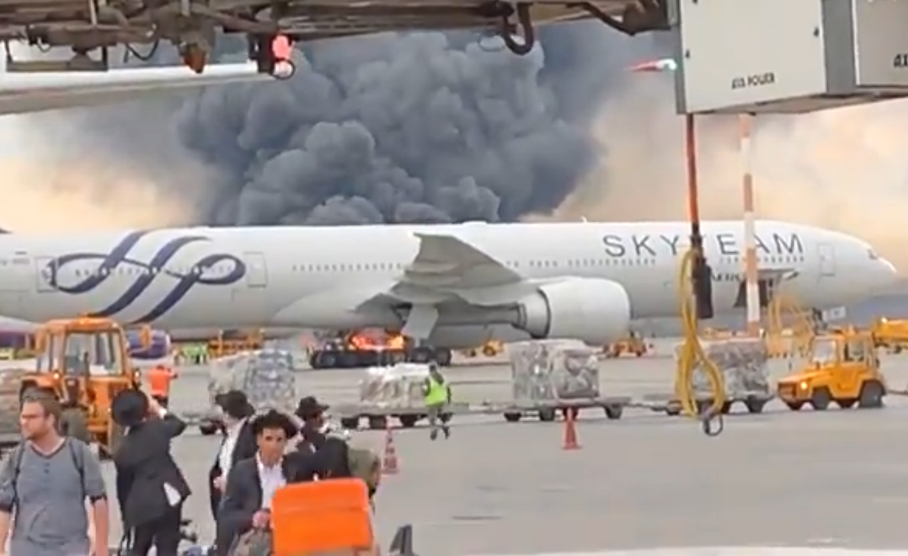 Avión incendiado en Moscú