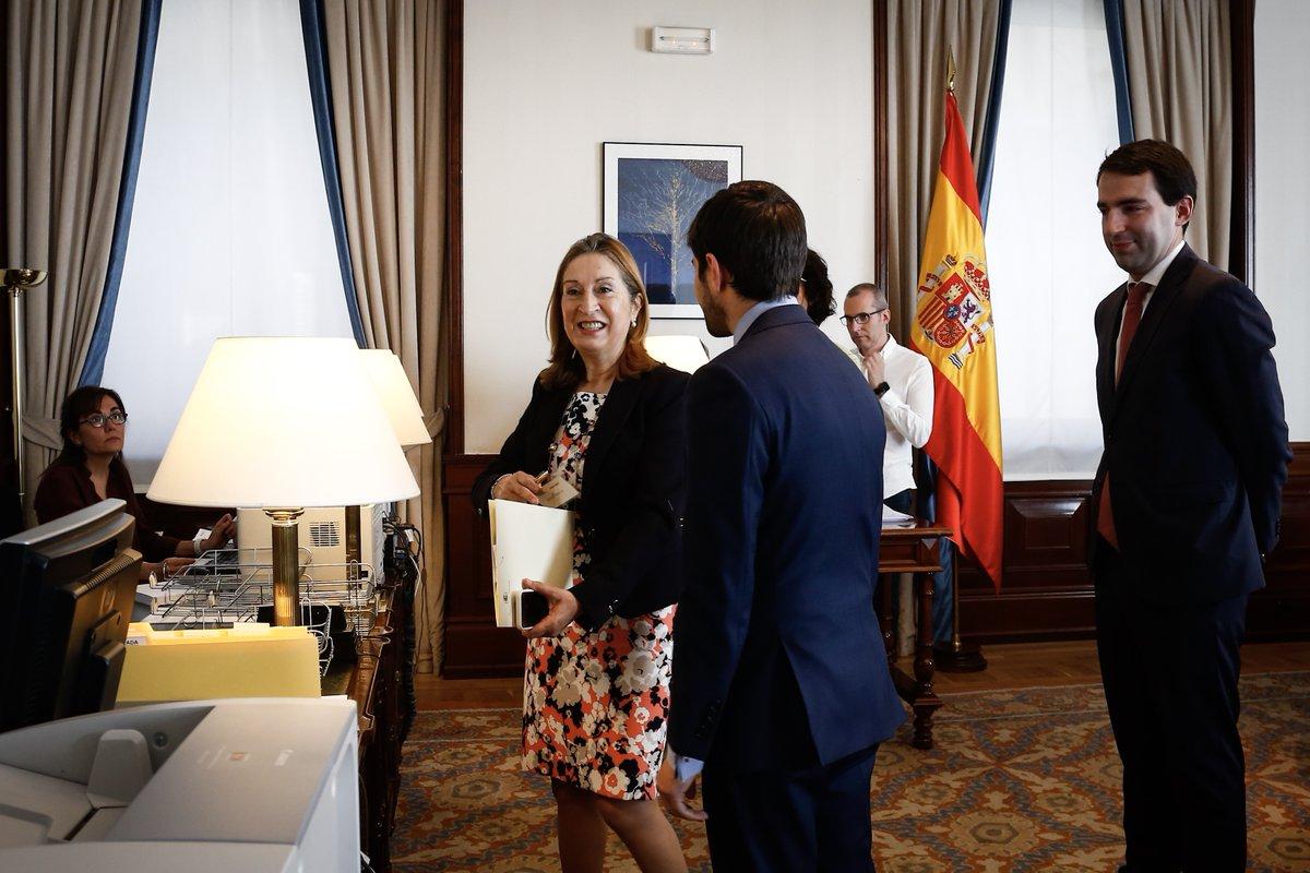 Ana Pastor se acredita en el Congreso de los Diputados. Twitter: @Congreso_Es