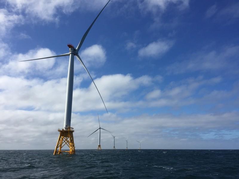 Molinos de viento en la costa de Massachusetts - MCEC