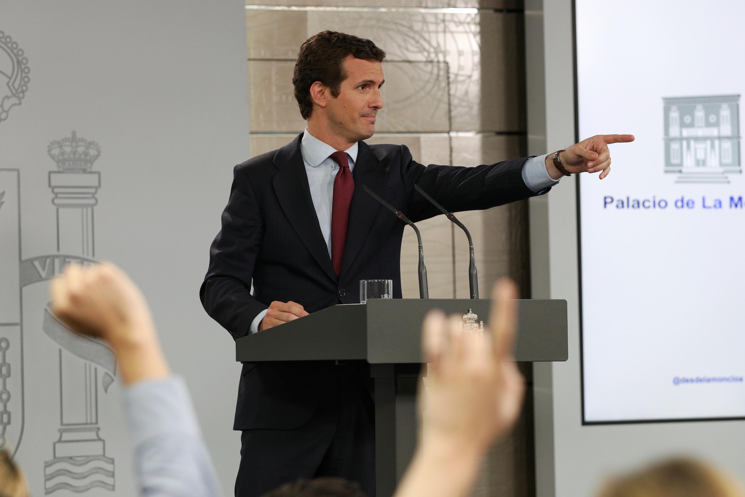 El líder del PP Pablo Casado ofrece una rueda de prensa en el Palacio de la Moncloa tras su reunión con el presidente del Gobierno en funciones. Europa Press.