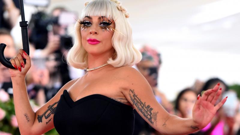 Lady Gaga posa en la alfombra de la Gala MET 2019 - Fuente: Jennifer Graylock/PA Wire/dpa