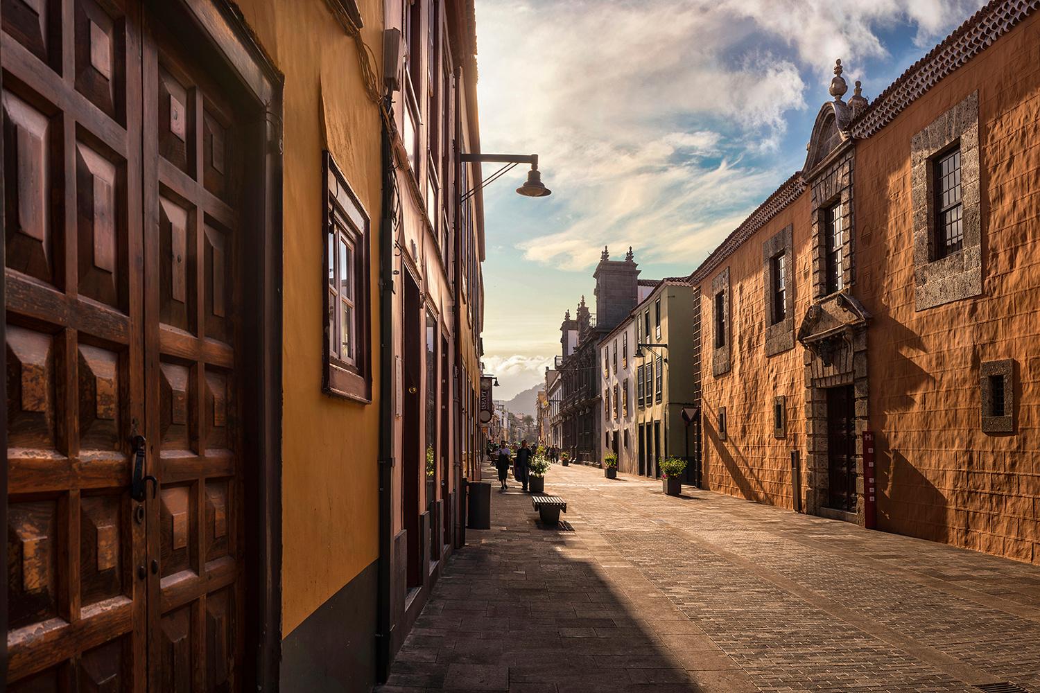 San Cristóbal de la Laguna es la segunda ciudad más poblada de Santa Cruz de Tenerife, y fue declarada Patrimonio de la Humanidad por la Unesco en 1999 por ser la única ciudad colonial no amurallada.