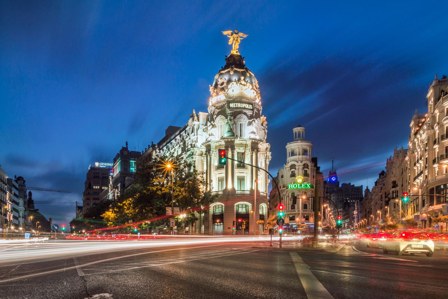 La calle Alcalá de Madrid es una de las arterias principal, con un recorrido de 11 kilómetros desde el centro de Madrid hacia el este-nordeste de la ciudad.es de la capital
