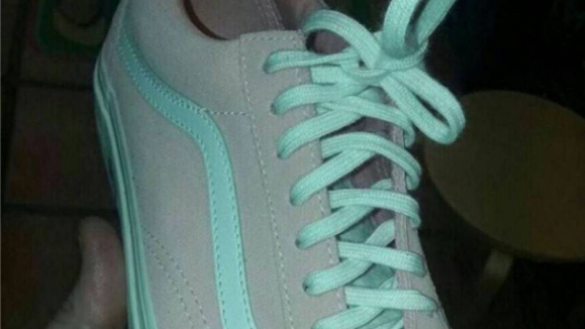 Las sneakers que cambian de color por el día y por la noche