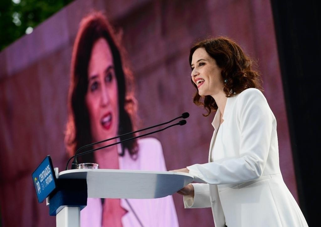 La candidata del PP a la Comunidad de Madrid Isabel Díaz Ayuso en el arranque de campaña en el Templo de Debod. Europa Press.