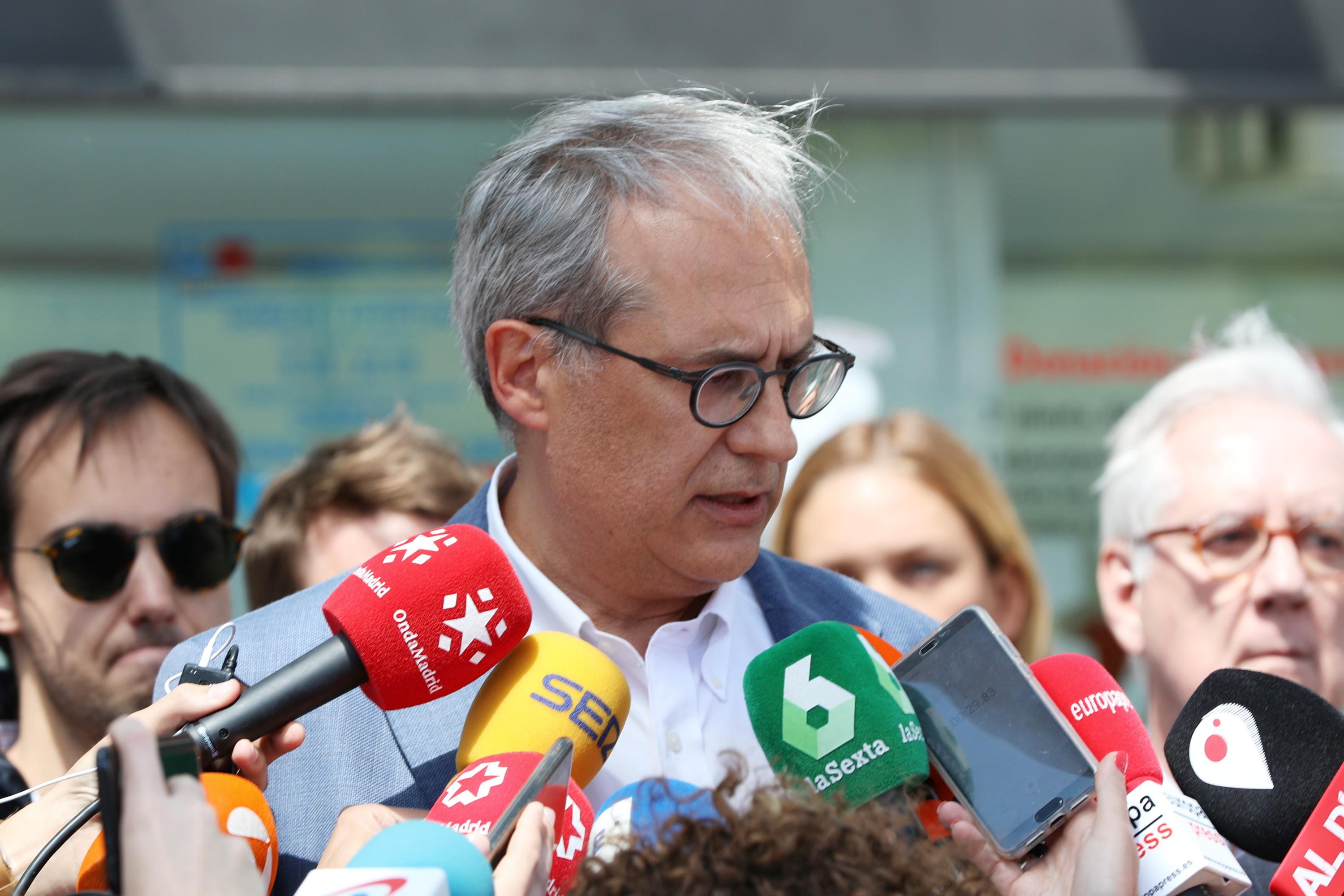 EuropaPress 2123924 El exdirector gerente del PSOE Gregorio Martínez anuncia el fallecimiento del exsecretario general del PSOE y exvicepresidente del Gobierno Alfredo Pérez Rubalcaba  (1)