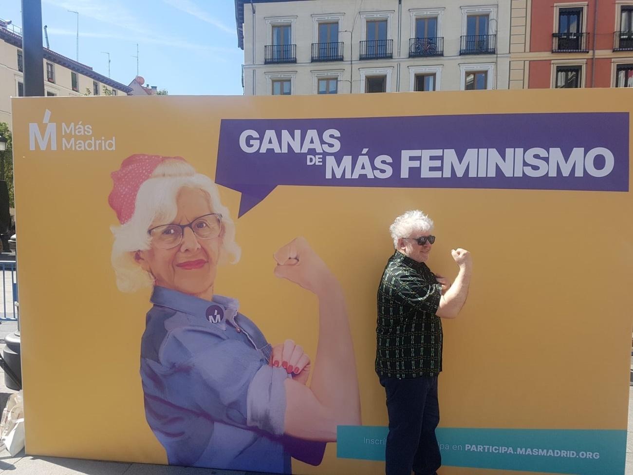 Pedro Almodóvar en el acto feminista de Más Madrid