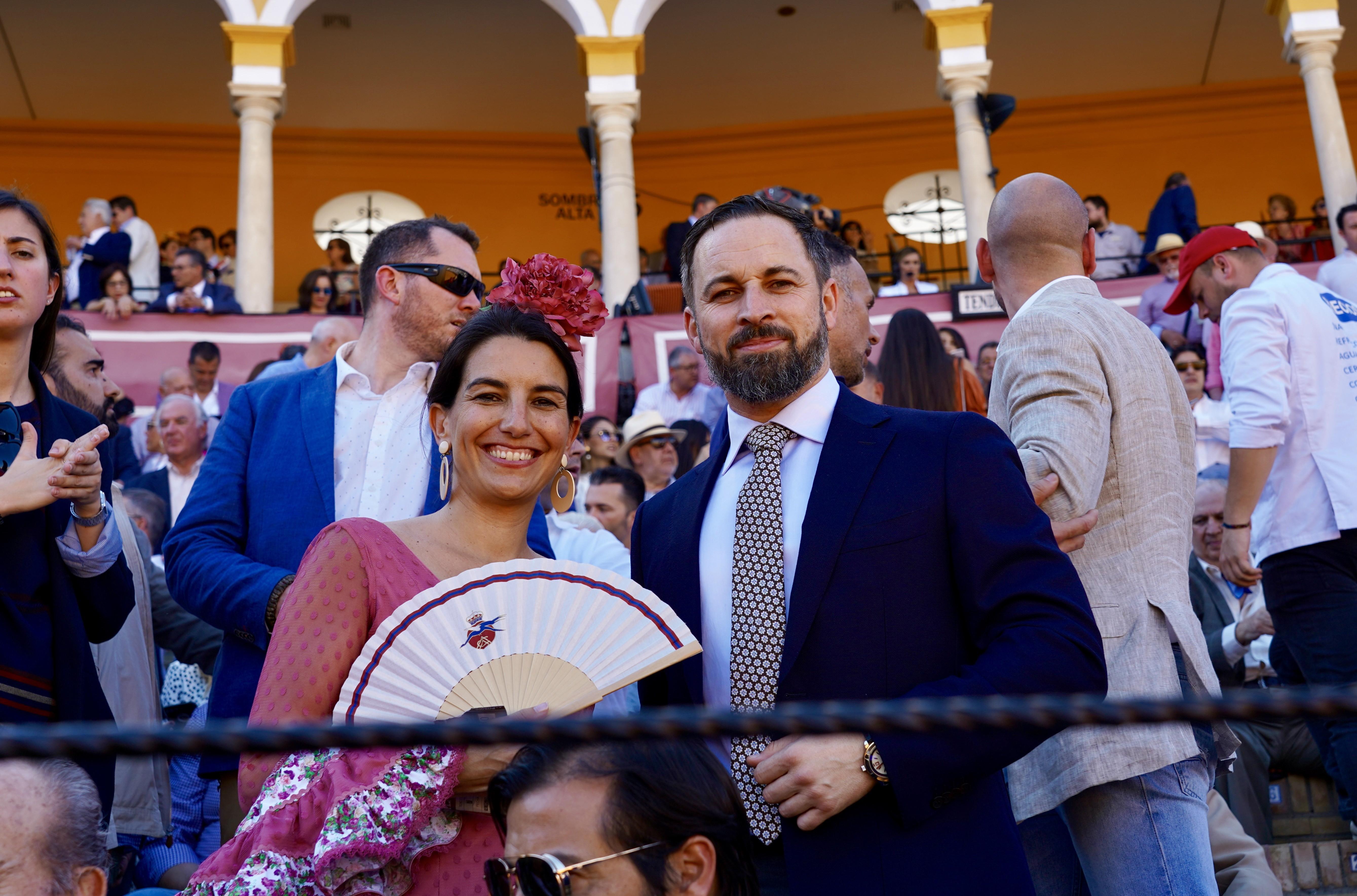 Corrida de abono de la Feria de Abril con toros de Jandilla El presidente de VOX Santiago Abascal (d) junto a la candidata de VOX a la Comunidad de Madrid Rocío Monasterio (i) 