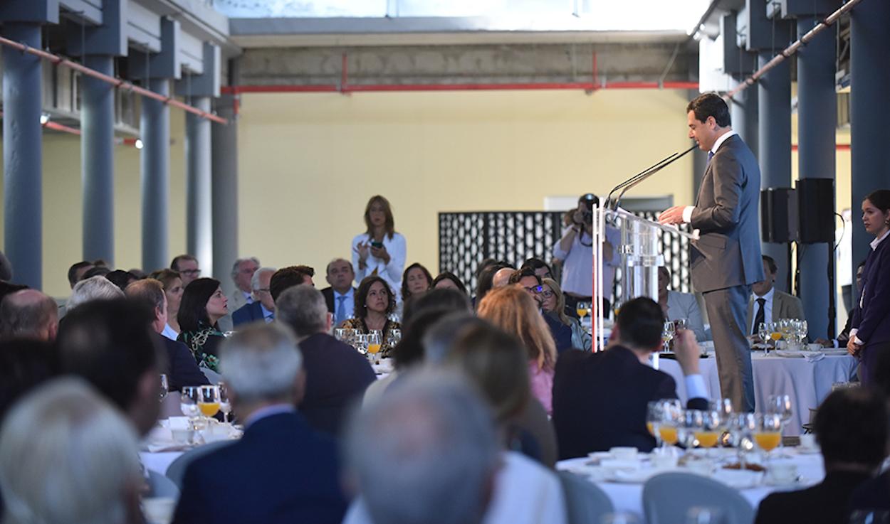 El presidente Juanma Moreno, ayer en el Foro de ABC de Sevilla. OFICINA DEL PORTAVOZ