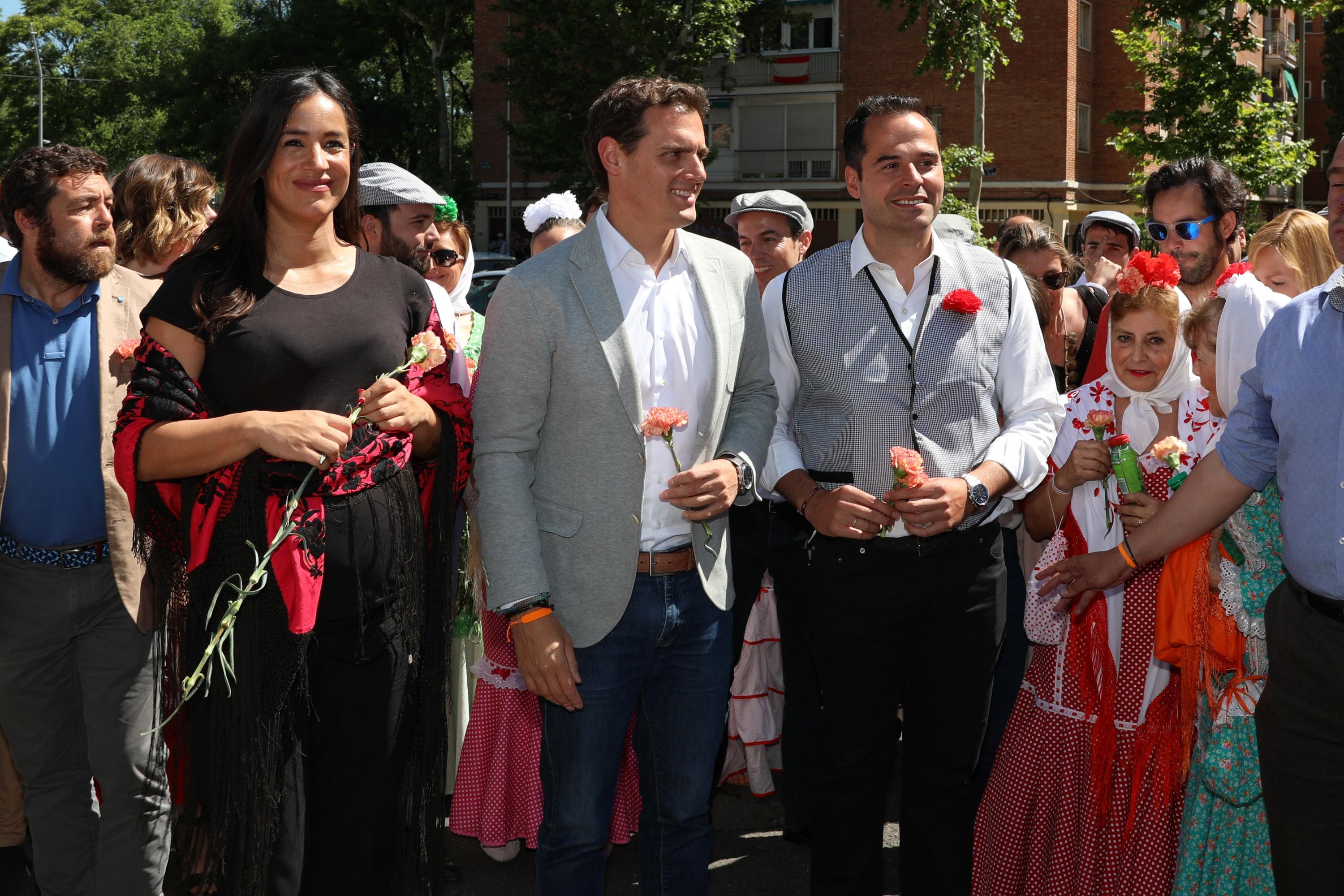 Begoña Villacís Albert Rivera e Ignacio Aguado visitan la Pradera de San Isidro  (2)