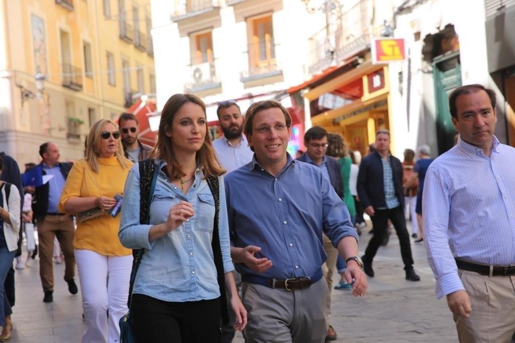  José Luis Martínez Almeida y Andrea Levy