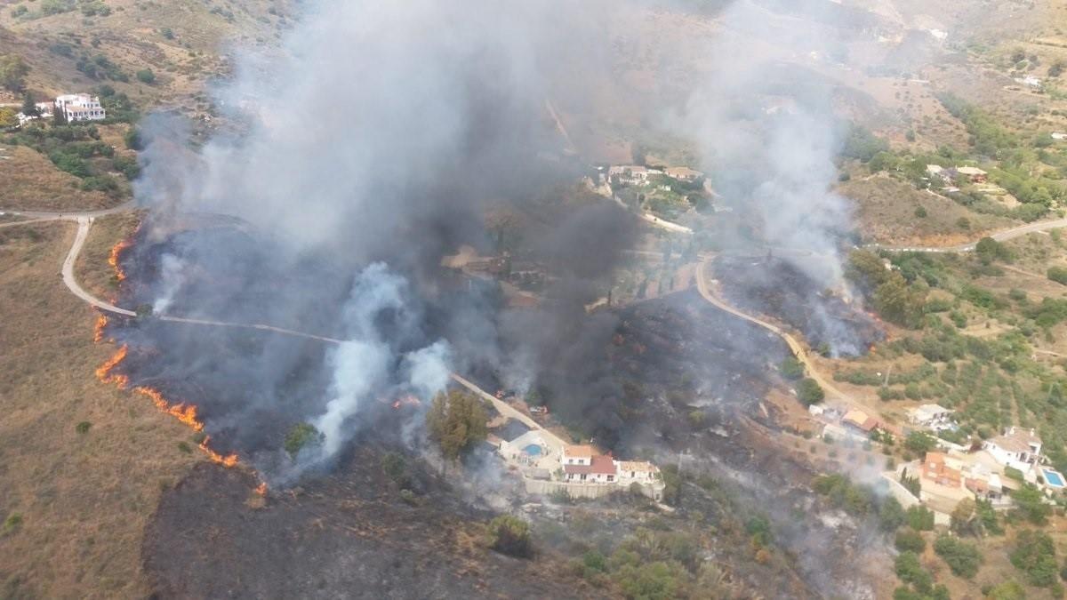  Incendio en paraje Valtocado de Mijas (Málaga)-Europa Press