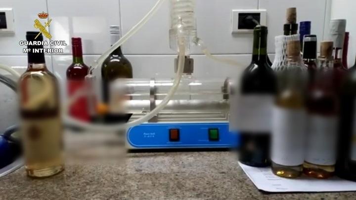 Cuatro detenidos en la provincia de Ourense en la operación 'Baco 2019' por fraude en venta de vino. Europa Press.
