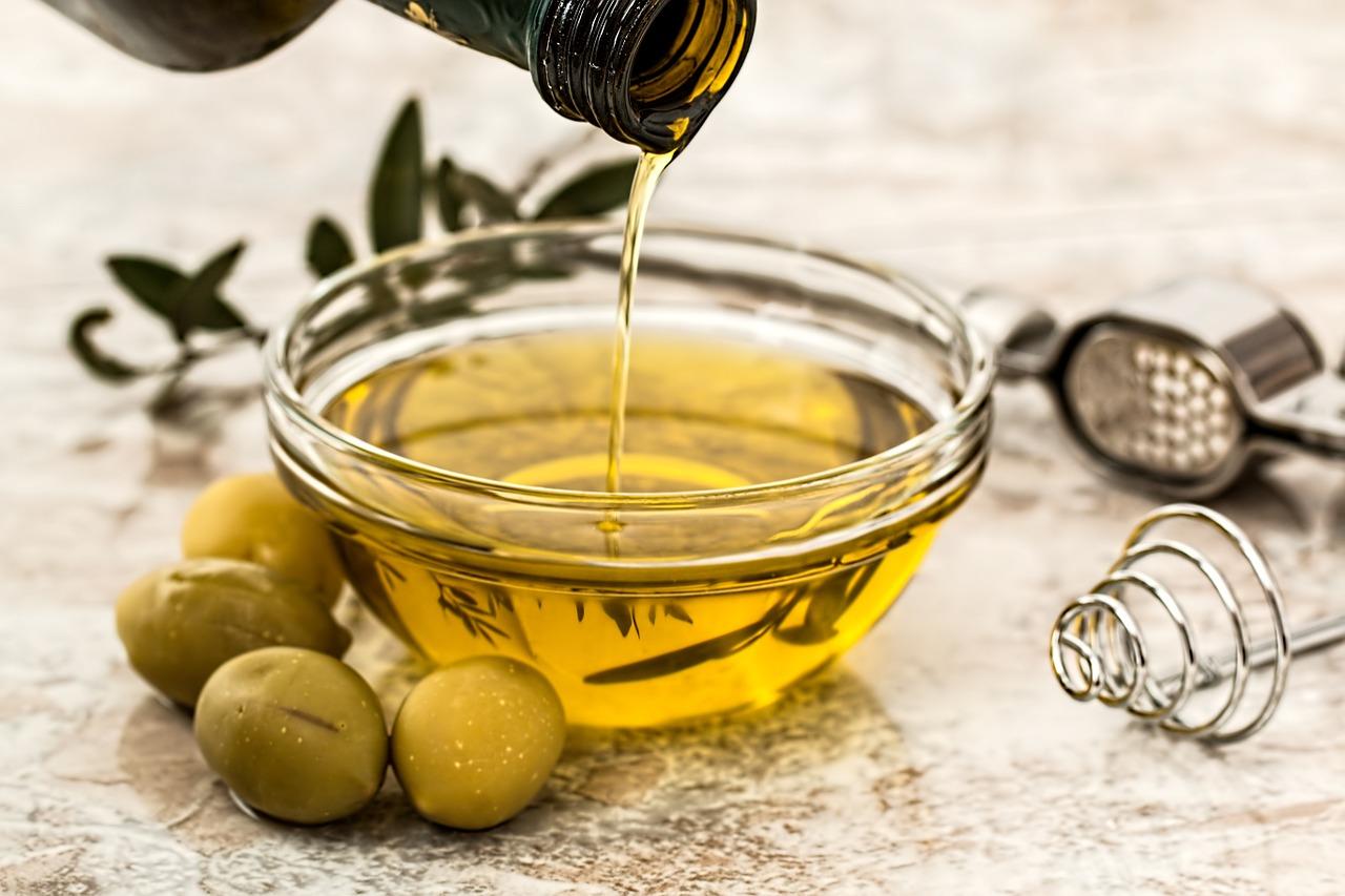 Entran en vigor los aranceles estadounidenses a productos como el aceite de oliva, el vino, el queso o productos del cerdo