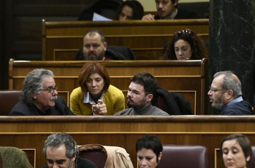  Joan Tardà, Carolina Telechea, Gabriel Rufián y Joan Olòriz hablan durante un pleno. Europa Press.