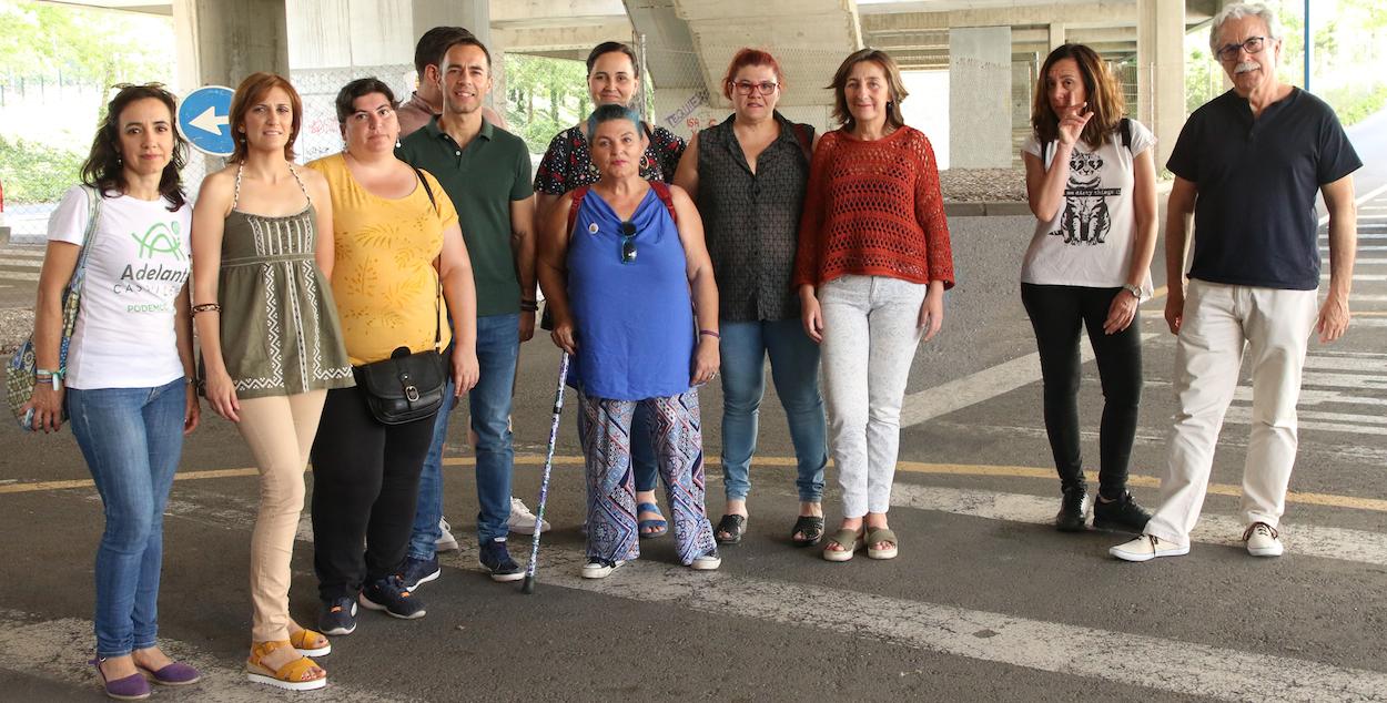 Foto de familia de los candidatos de Adelante Andalucía de la comarca del Aljarafe sevillano.