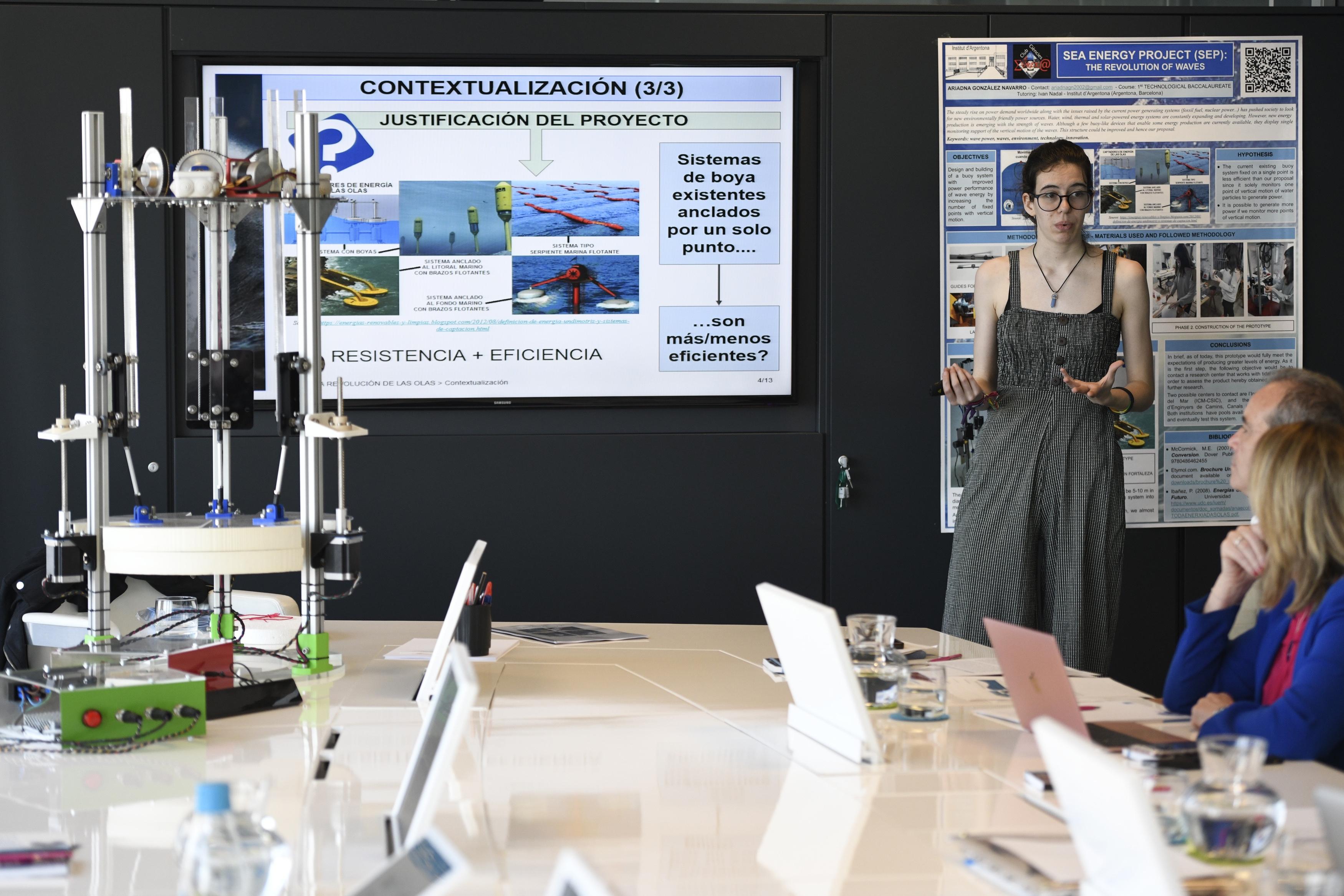 La estudiante ganadora del Stockholm Junior Water Prize, durante la presentación de su proyecto