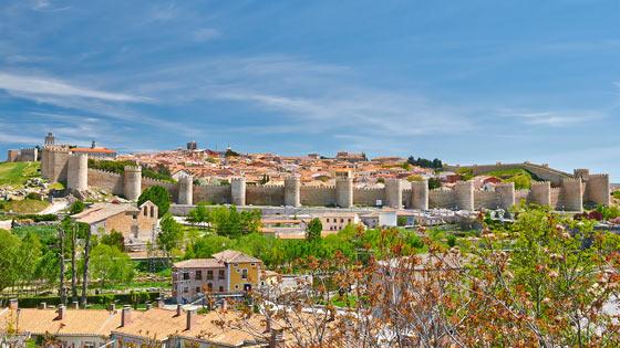 Vista general de la Muralla de Ávila. Turismo