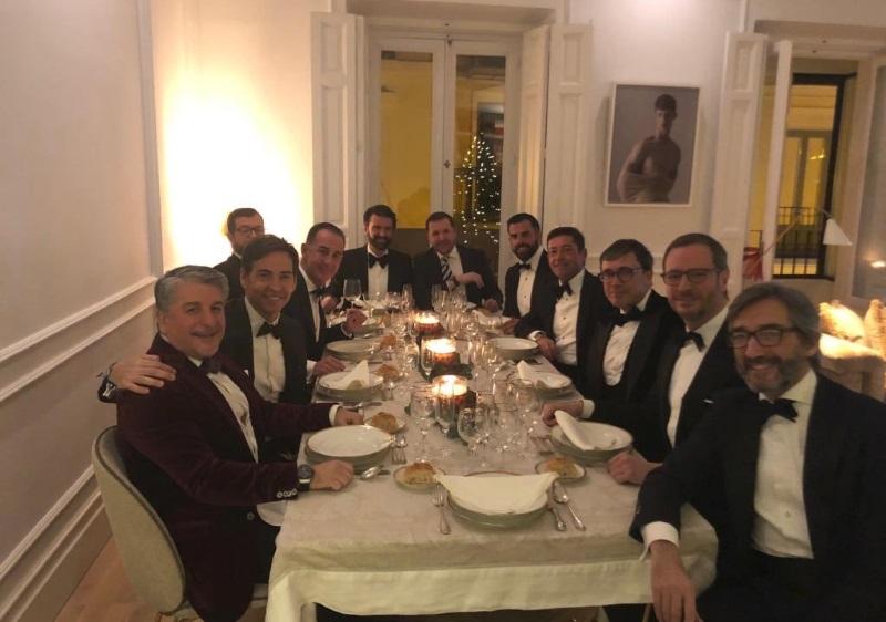 David Meca con destacados dirigentes del PP en una cena. Twitter