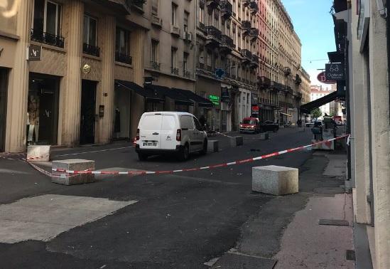 Calle Víctor Hugo de Lyon, lugar donde ha estallado el paquete bomba 