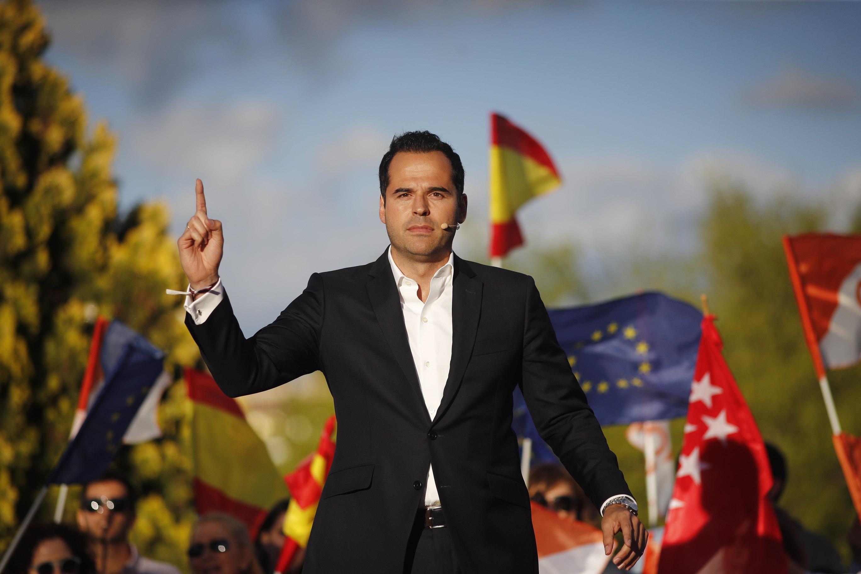 El candidato de Ciudadanos a la presidencia de la Comunidad de Madrid Ignacio Aguado interviene en el cierre de campaña de Ciudadanos en el Parque Alfredo Kraus en Madrid