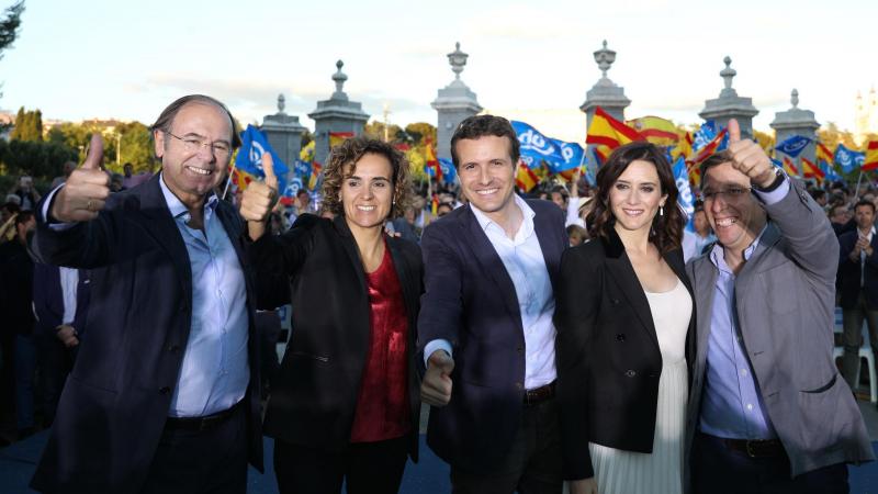 ) El presidente del PP de Madrid Pío García Escudero la cabeza de lista del PP al Parlamento Europeo Dolors Montserrat el presidente del Partido Popular Pablo Casado la candidata del PP a la