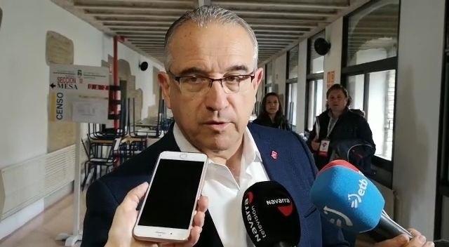  Enrique Maya candidato de Navarra Suma a la Alcaldía de Pamplona en el colegio electoral durante la jornada de votaciones del 26 de mayo 