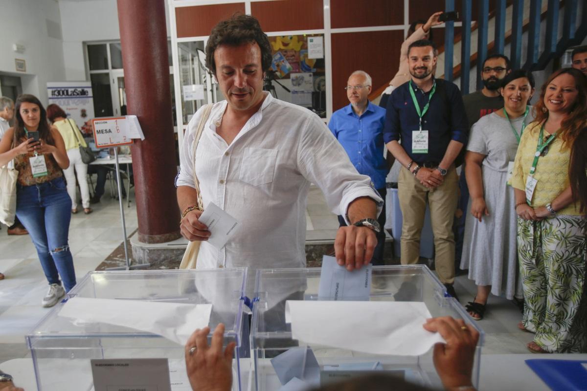 José María González 'Kichi', votando en las municipales de mayo pasado.