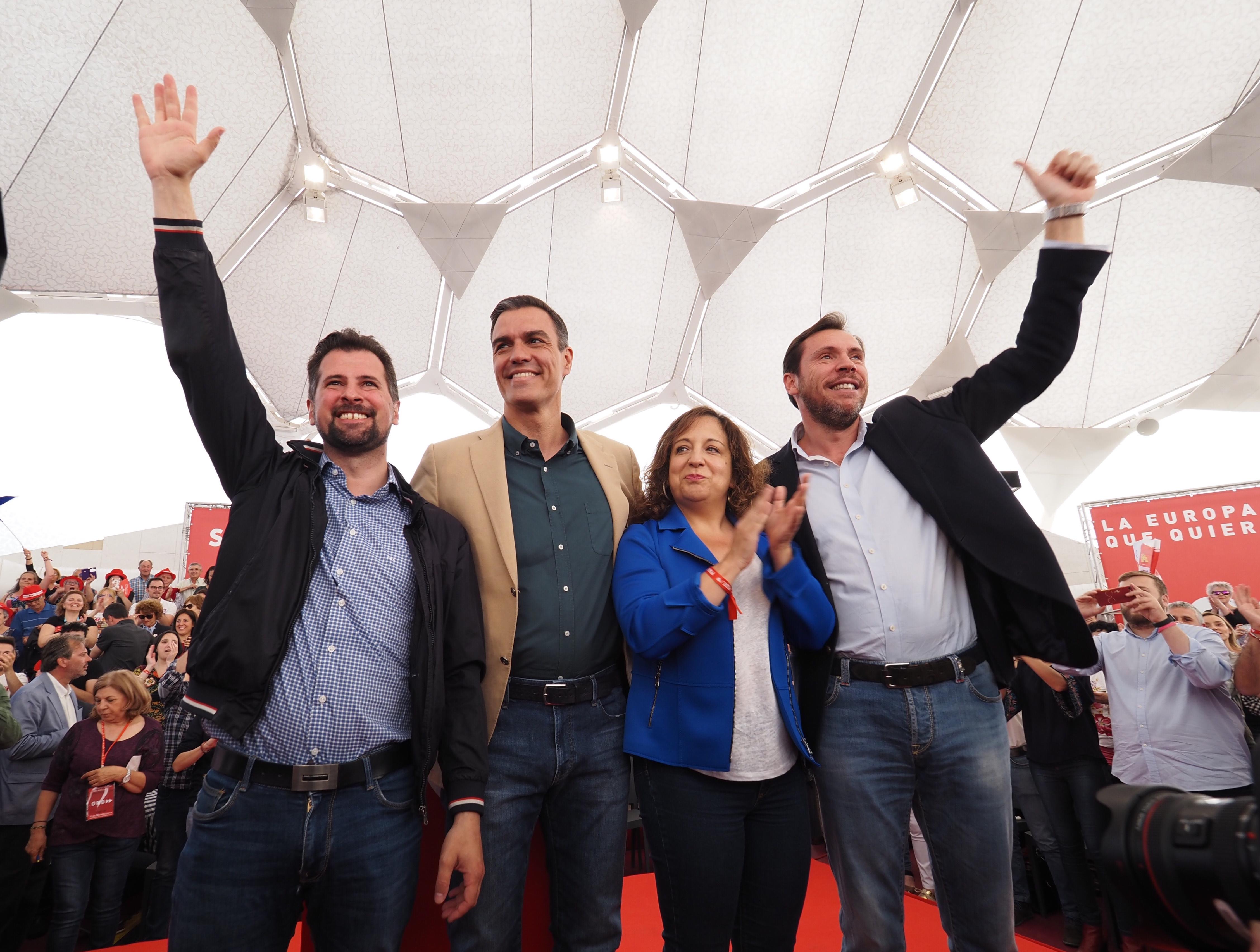 El candidato del PSOE a la Presidencia de la Junta Luis Tudanca, junto a Pedro Sánchez,  Iratxe García y Óscar Puente. EP