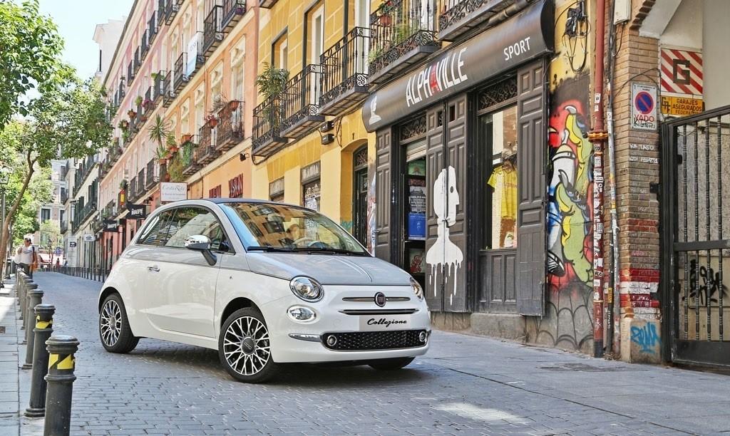 Un Fiat 500 aparcado en una calle de Madrid - Fia