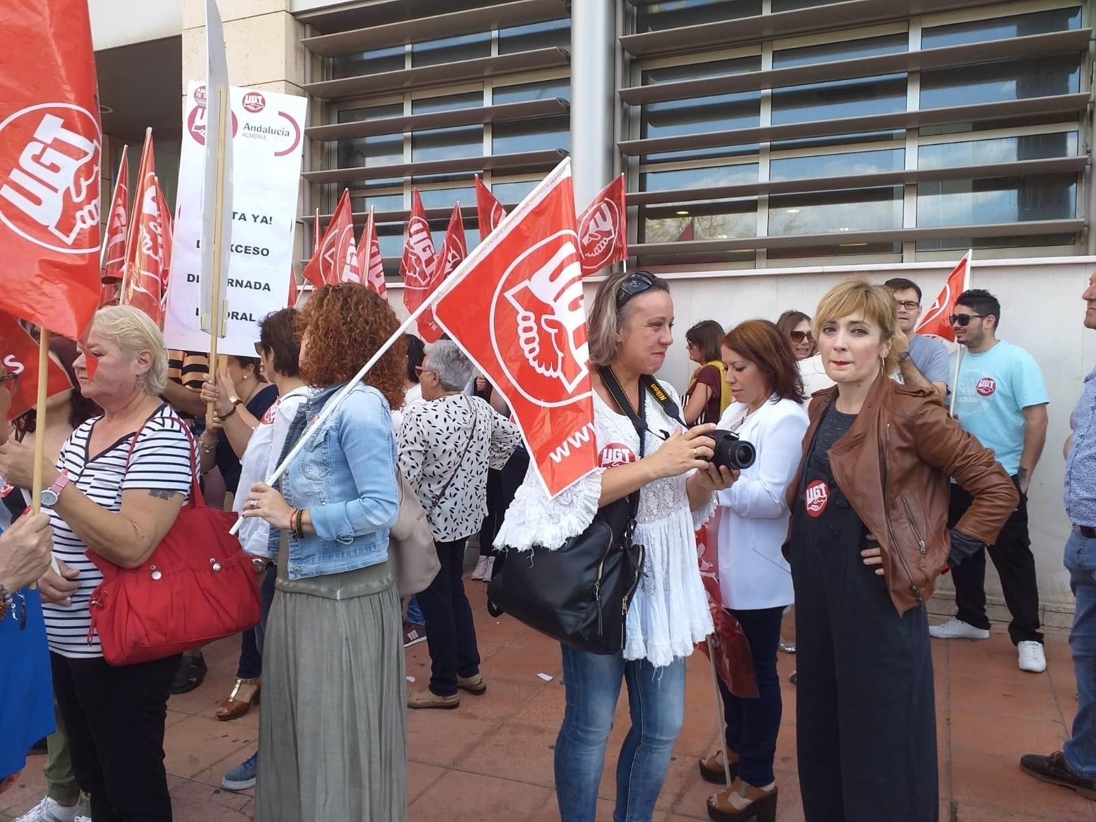 Manifestación de manipuladoras por el bloqueo de su convenio - Archivo