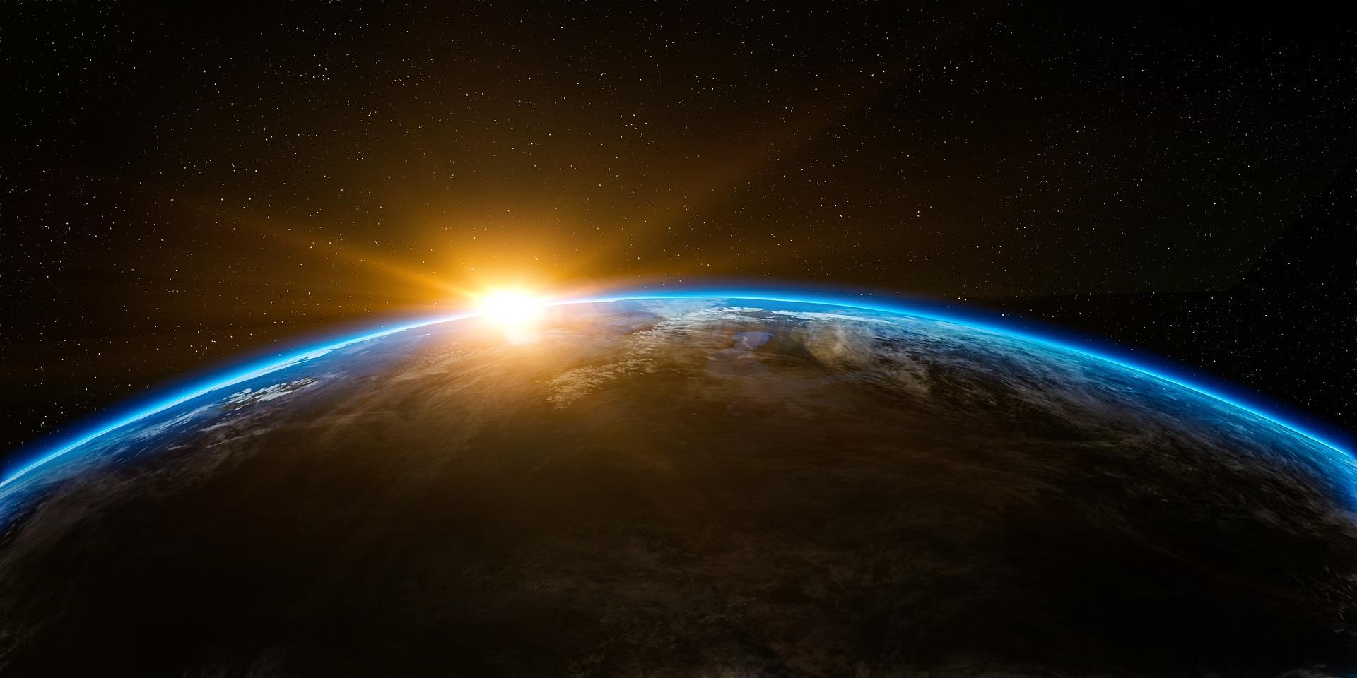 La Tierra y el Sol desde el espacio (Pixabay)