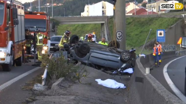 Imágenes del accidente de tráfico en Tesis (Vigo)