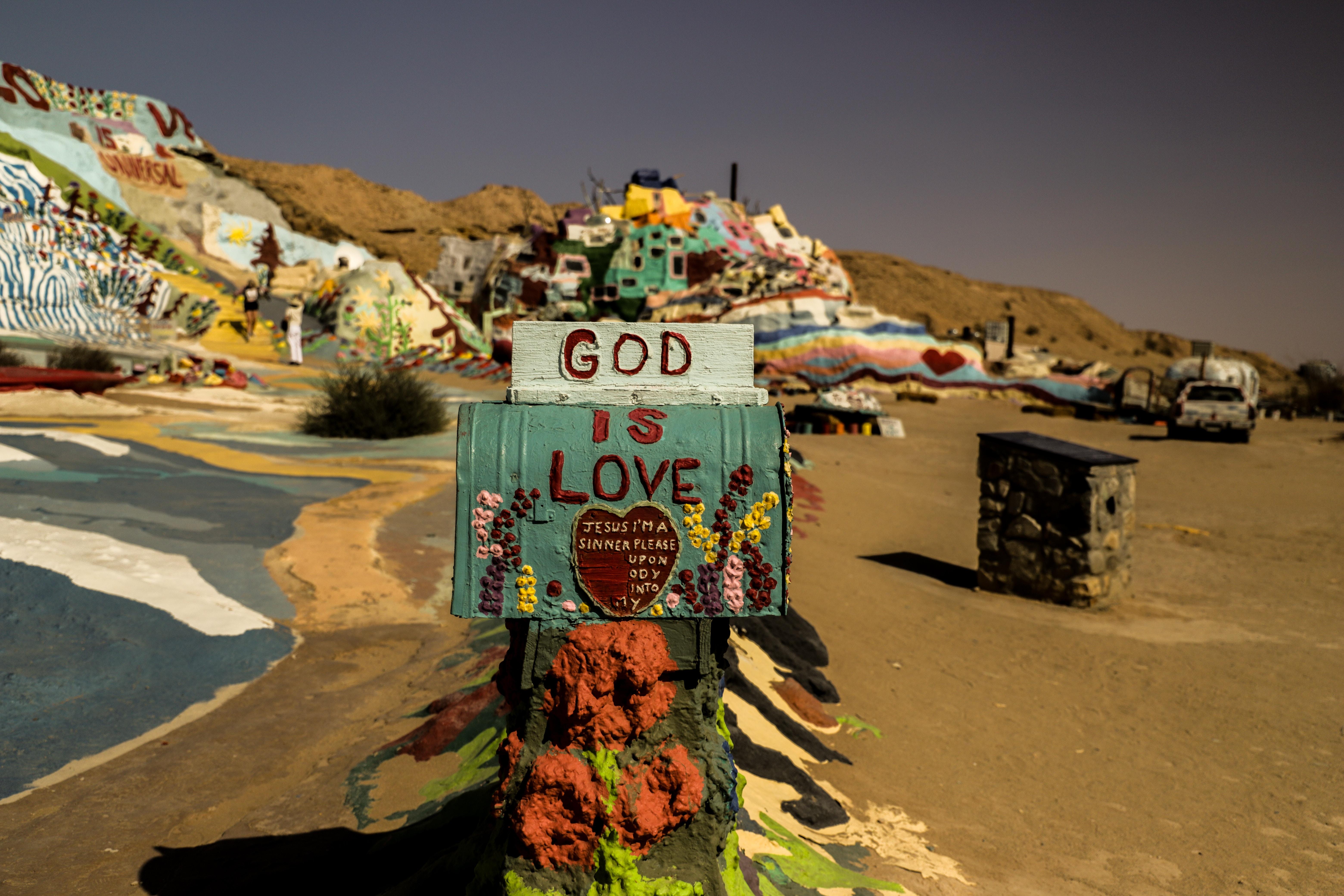 Altar en un pueblo de Estados Unidos. Foto: Hassan Saleh en Unsplash