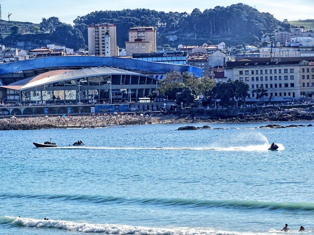 Rescate en la playa de Riazor - @EloyTP 