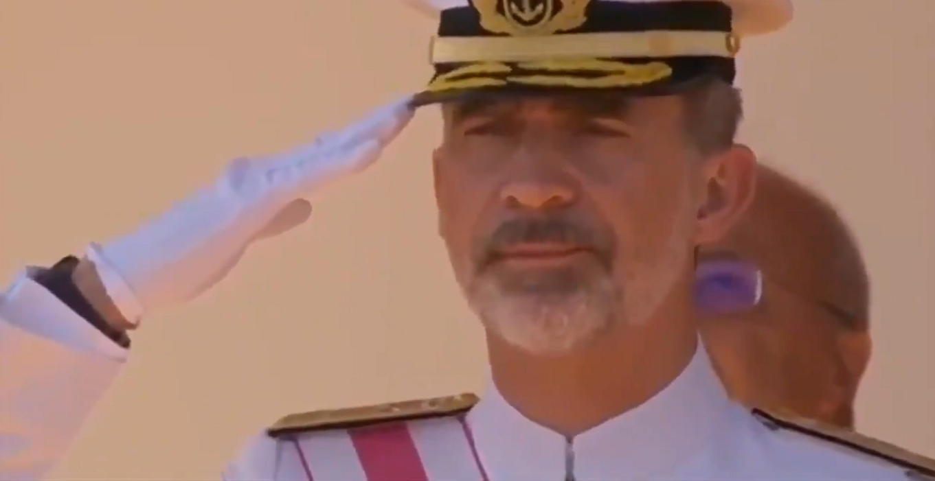 Felipe VI durante el desfile de las Fuerzas Armadas en Sevilla