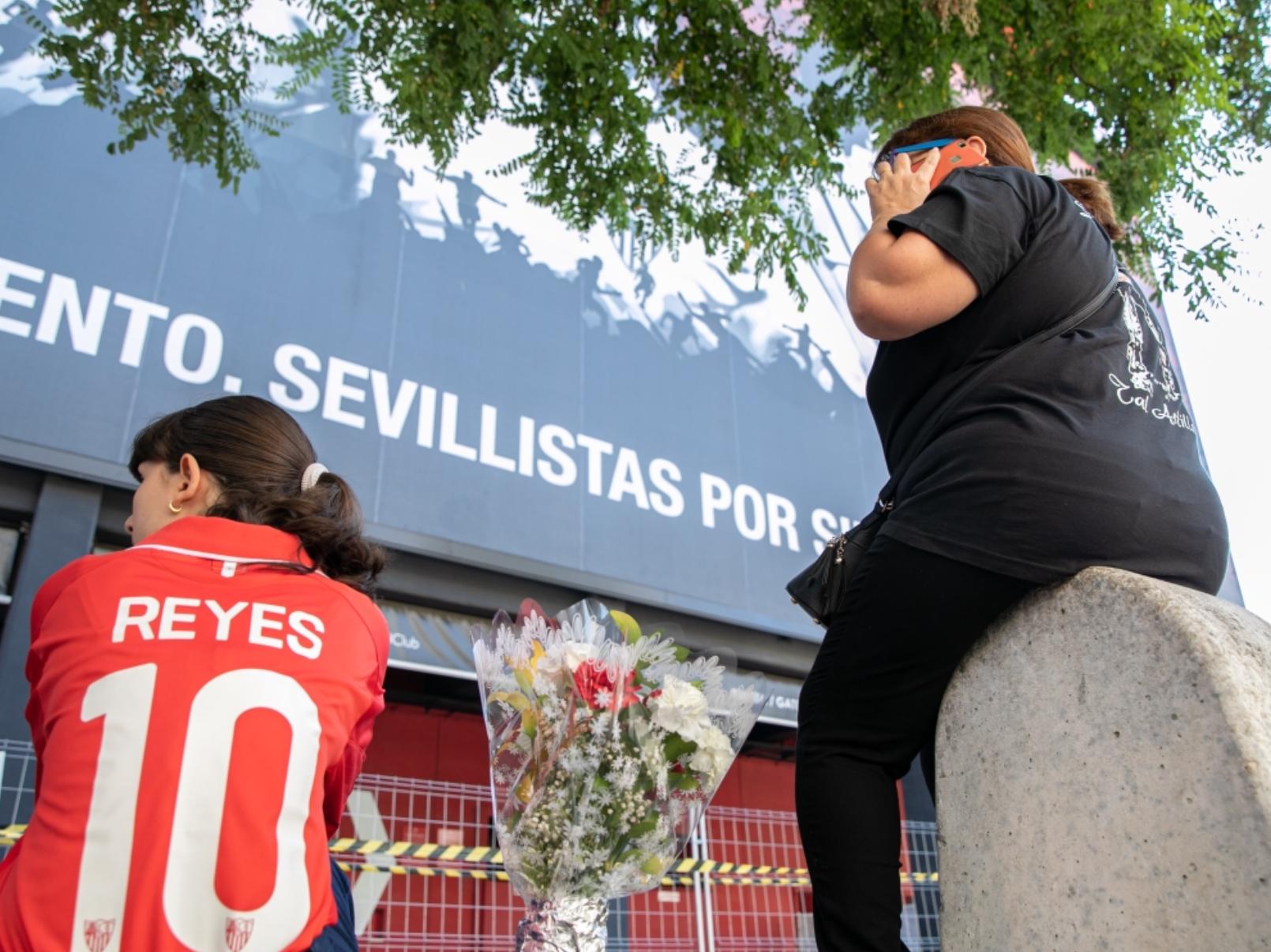 El sevillismo despide a Reyes