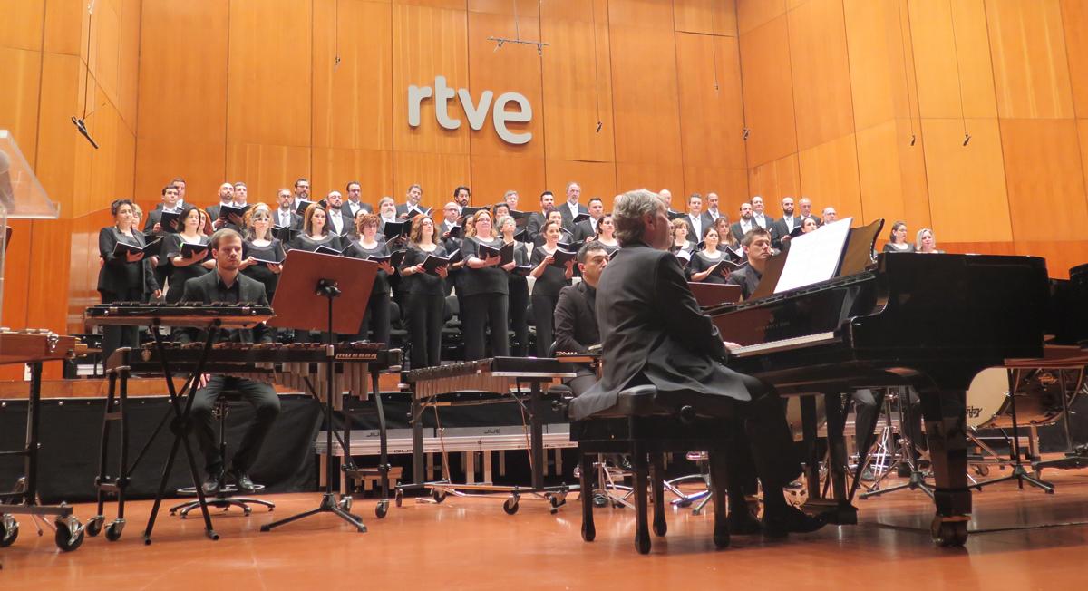 Actuación de la Orquesta Sinfónica y Coro RTVE en homenaje a 1.200 voluntarios de un proyecto de investigación del Alzheimer