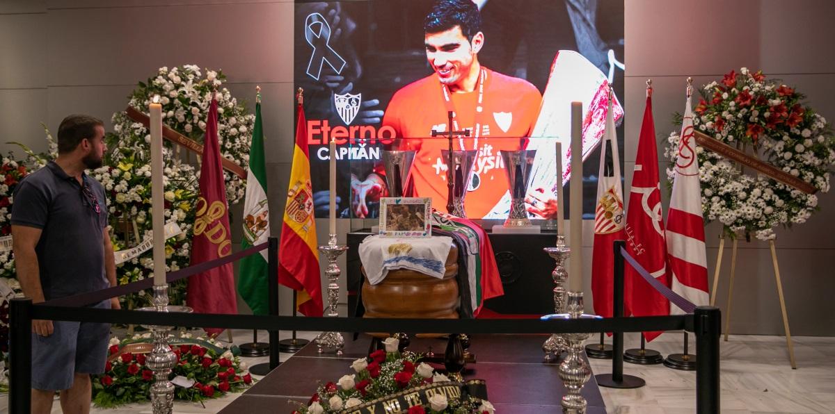 Funeral del futbolista José Antonio en la Iglesia de Santa María. de Utrera Sevilla. EP