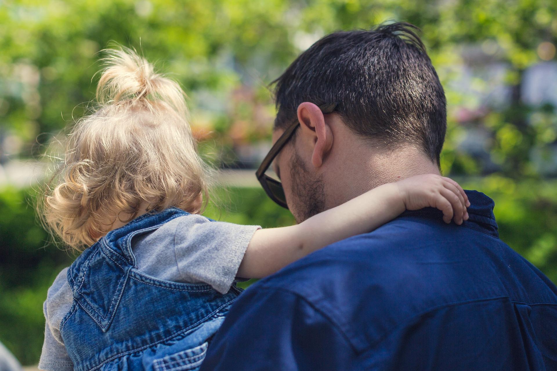Un padre con su hijo