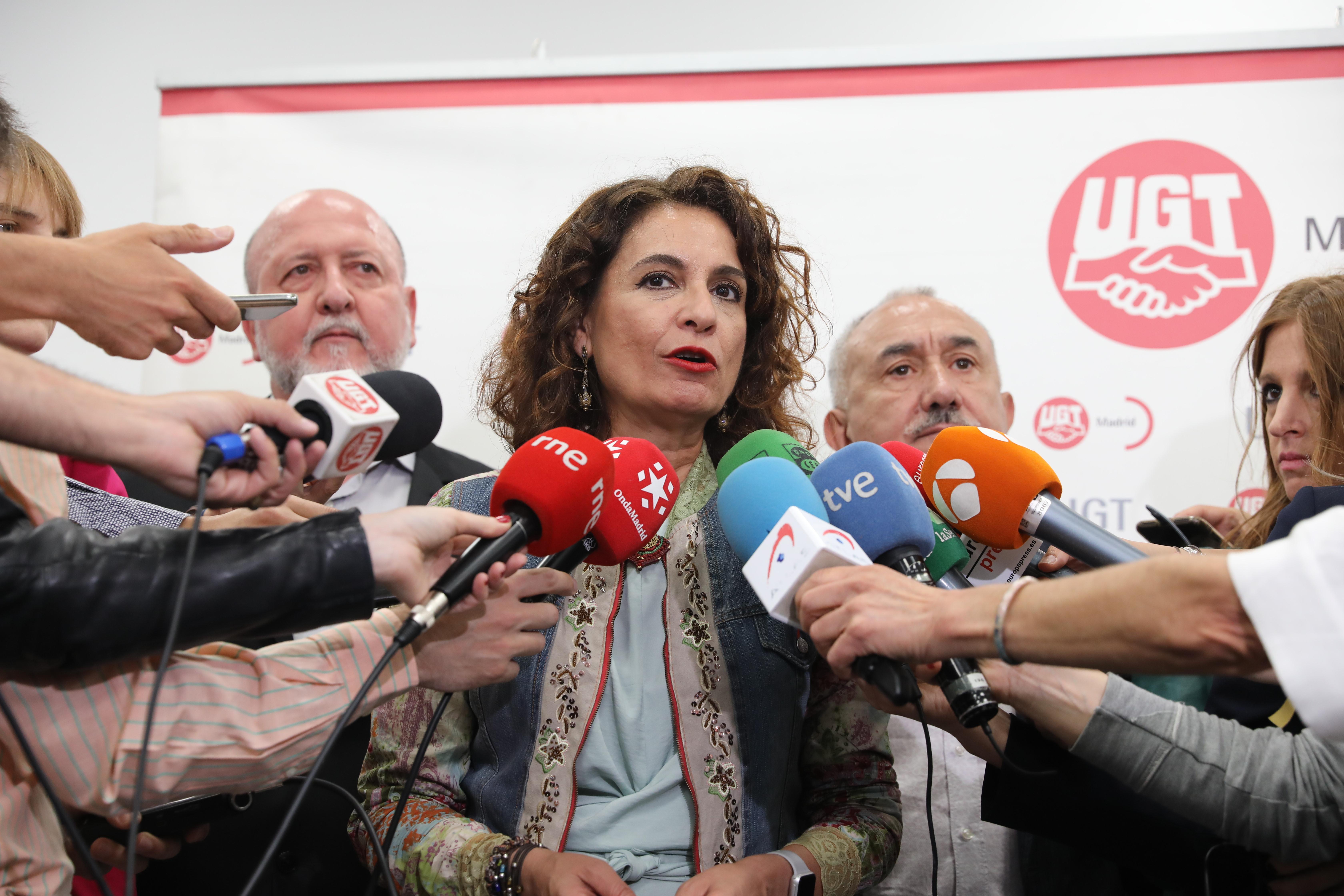 La ministra de Hacienda en funciones María Jesús Montero atiende a los medios de comunicación. Europa Press.