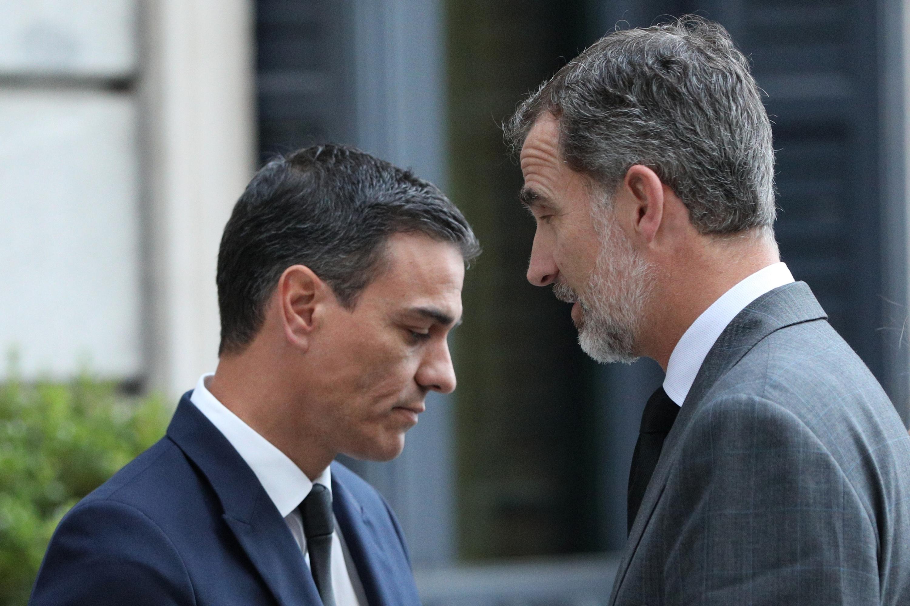 El presidente del Gobierno en funciones Pedro Sánchez y el Rey Felipe VI