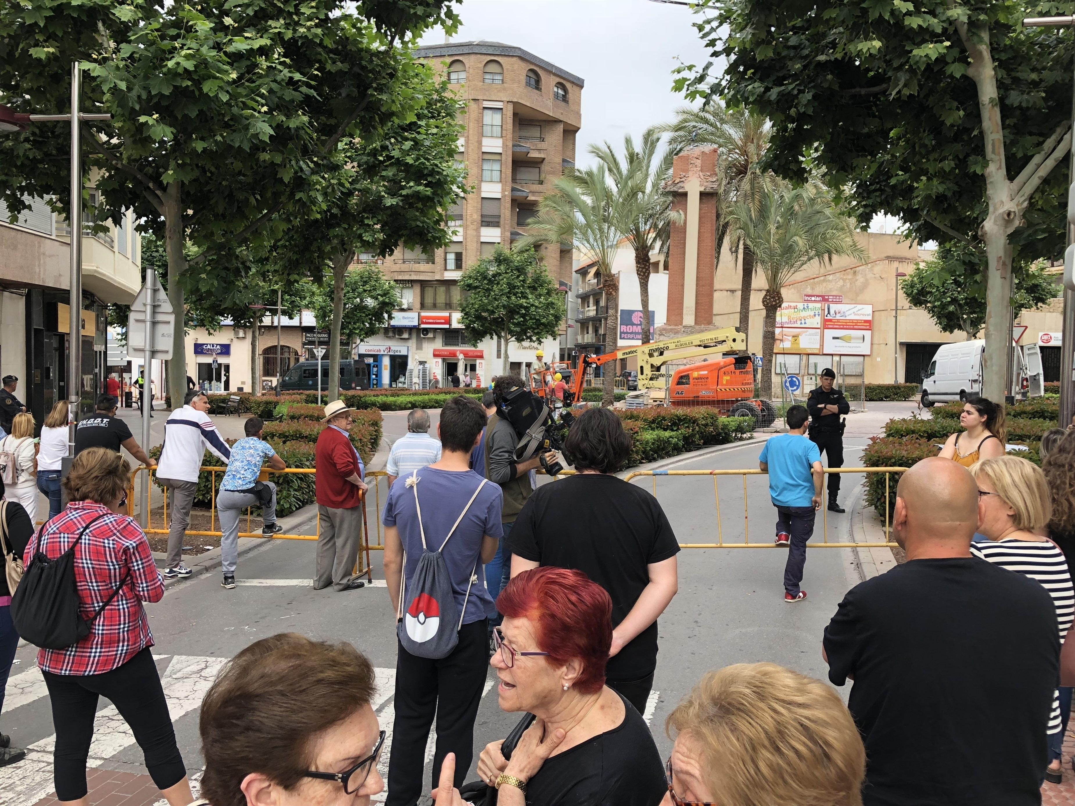 EuropaPress 1636162 Reanudan las obras para retirar la Cruz de los Caídos en La Vall dUixó con amplio dispositivo de seguridad