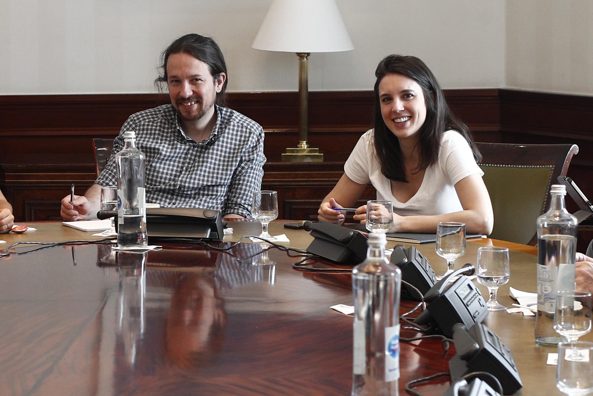 EuropaPress 2192073 El secretario general de Unidas Podemos Pablo Iglesias y la portavoz parlamentaria de Unidas Podemos Irene Montero participan en la reunión de la mesa política Confederal para las negociaciones de Gobierno en la Sala L